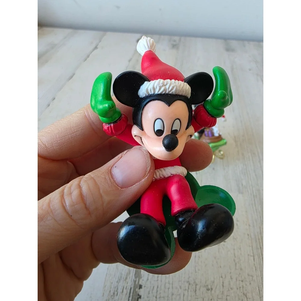 Vintage enesco Mickey‎ Santa sleigh sledding ornament Xmas tree